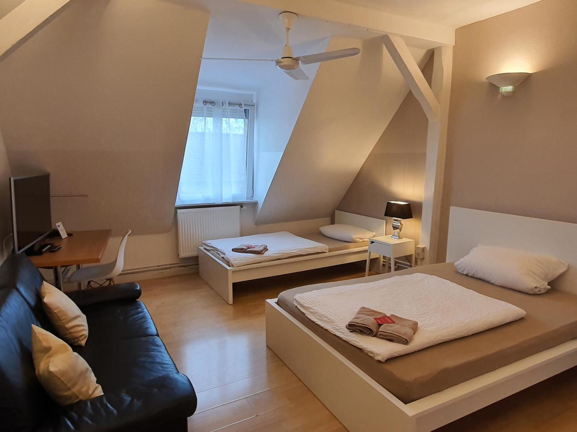 Colodging Mannheim - Private Rooms & Kitchen المظهر الخارجي الصورة