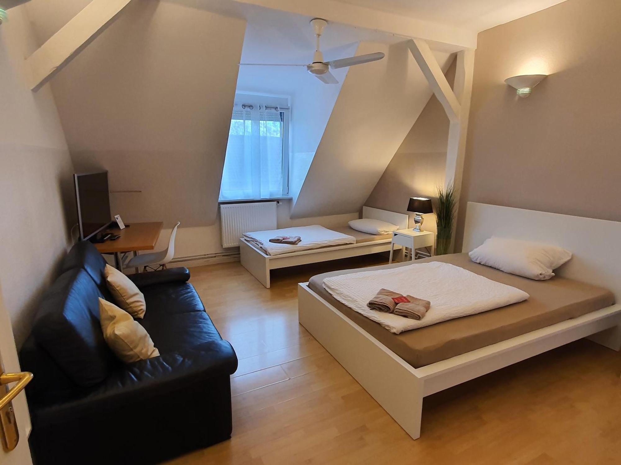 Colodging Mannheim - Private Rooms & Kitchen المظهر الخارجي الصورة