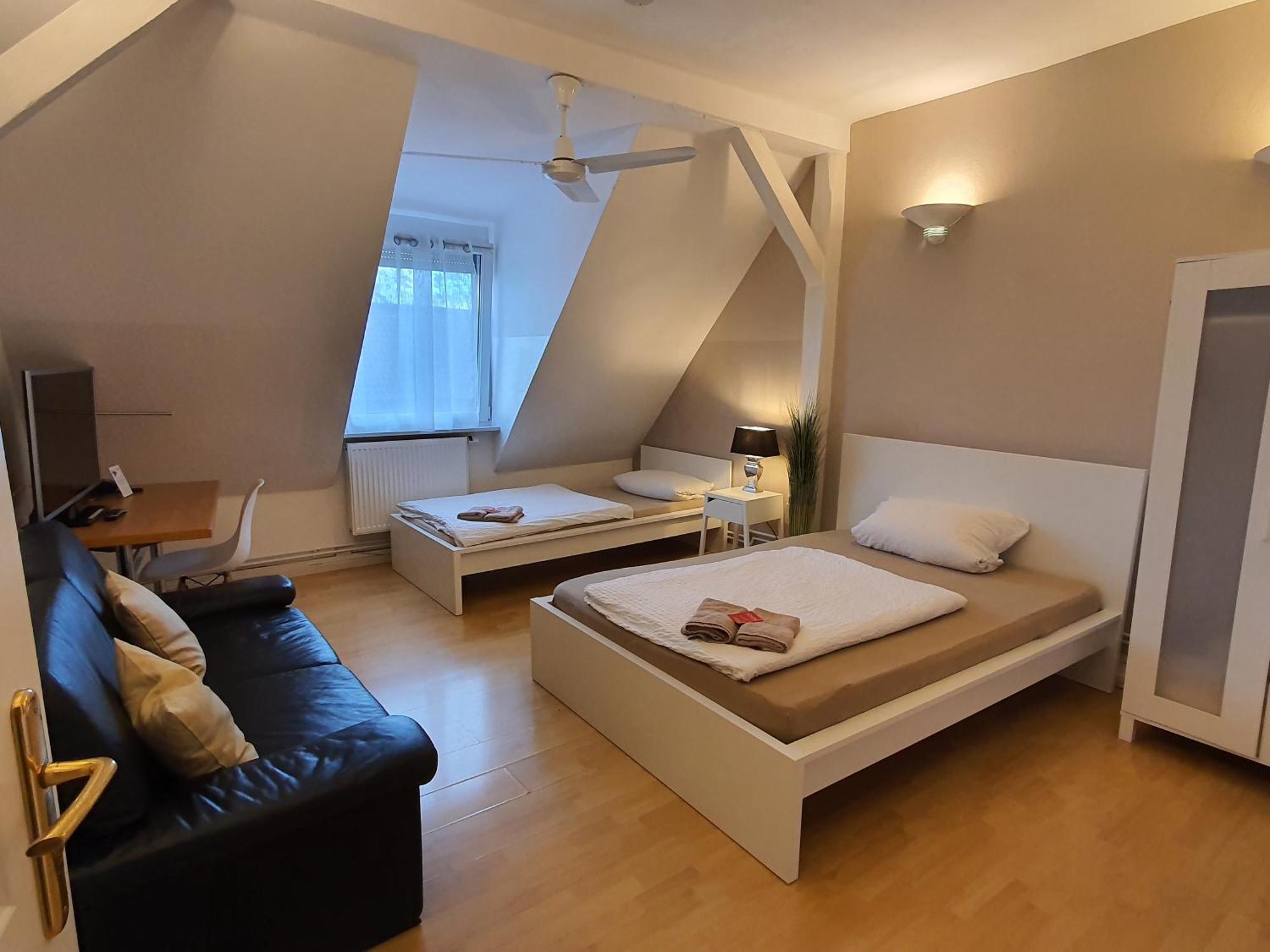 Colodging Mannheim - Private Rooms & Kitchen المظهر الخارجي الصورة