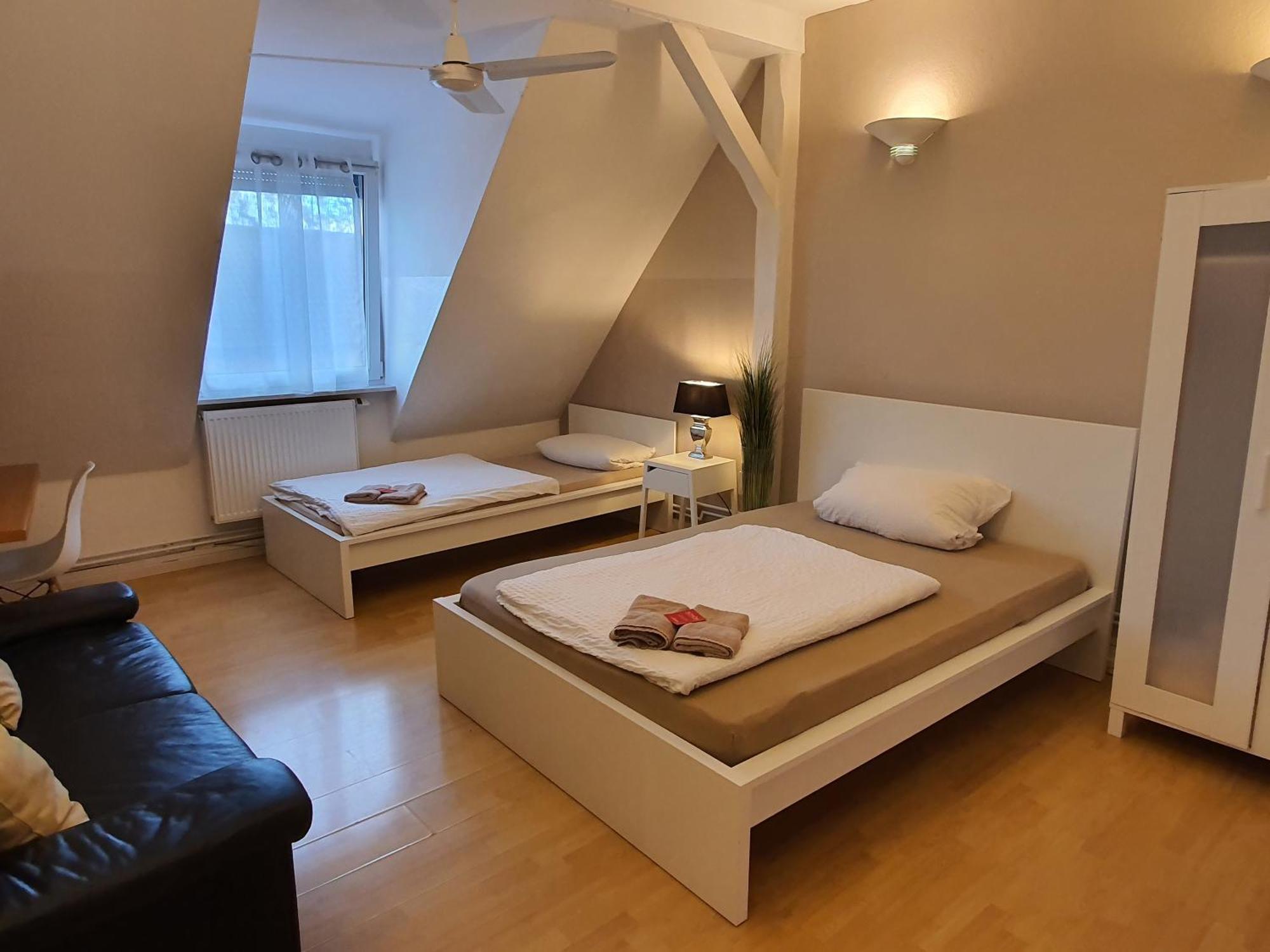 Colodging Mannheim - Private Rooms & Kitchen المظهر الخارجي الصورة