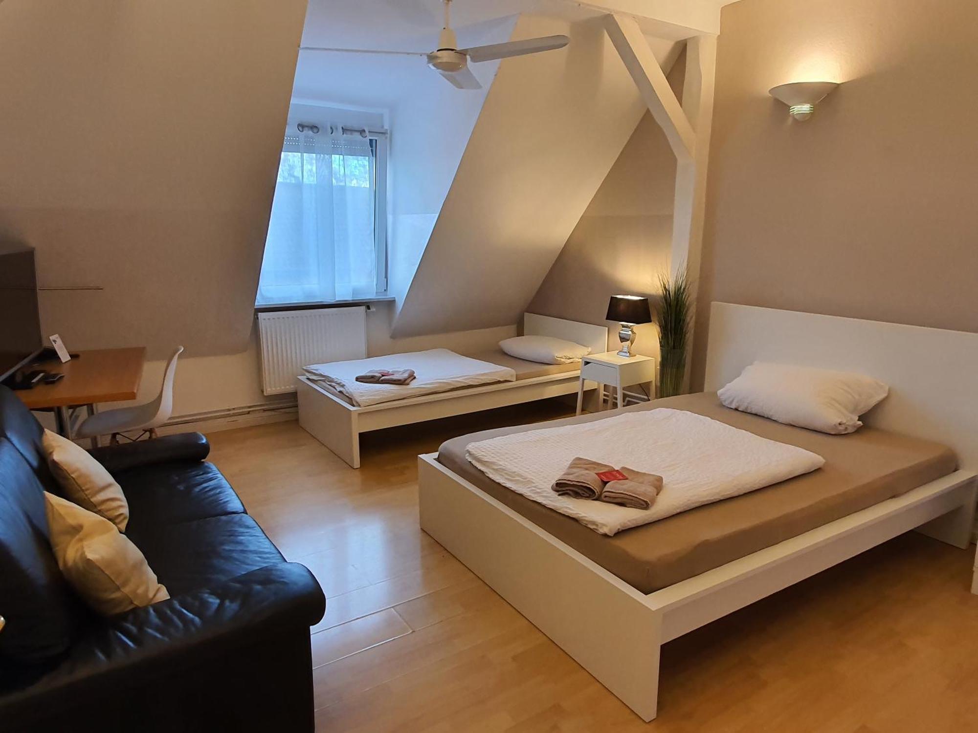 Colodging Mannheim - Private Rooms & Kitchen المظهر الخارجي الصورة